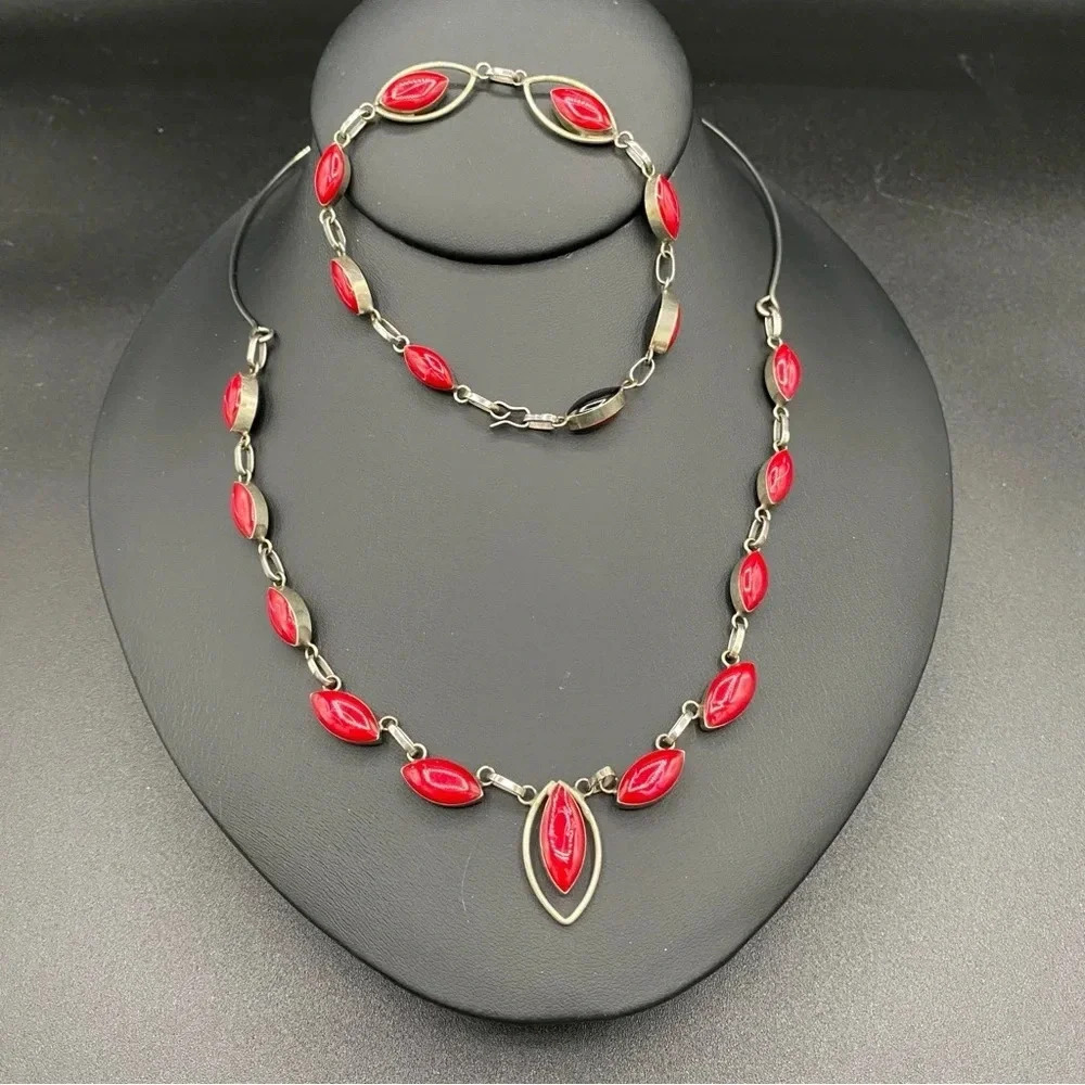 Vintage Art Deco Reversible Red and Black Teardrop Necklace and Bracelet Set - Picture 9 of 16
